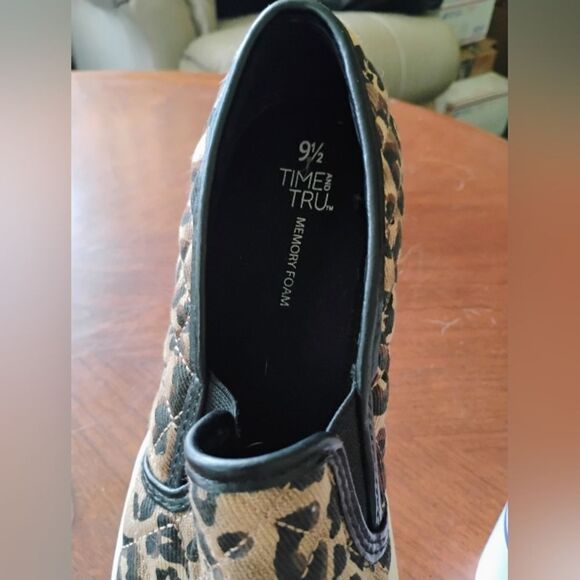 Time & Tru Slip-on Shoes - Size: 9.5      (1197) - Picture 3 of 6